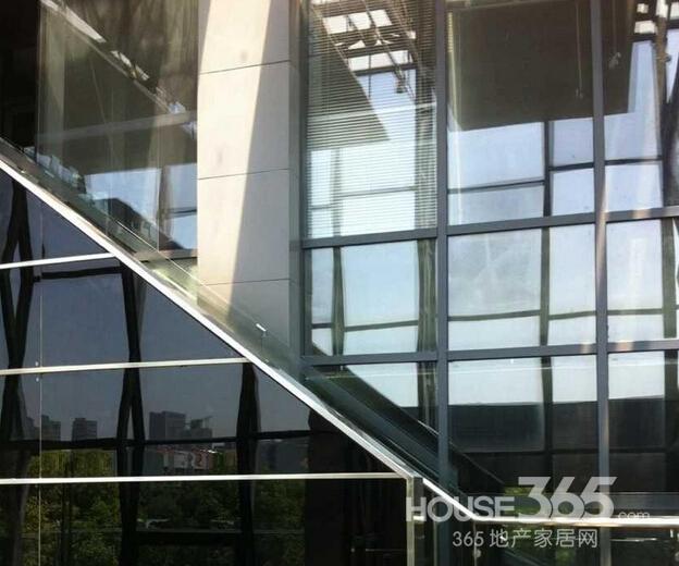 城核心596.34 丶 1800 大开间免物业公摊费 得