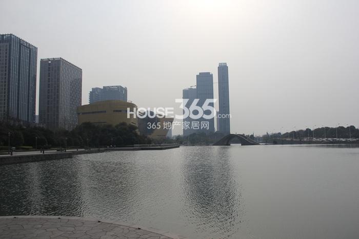2015年3月华联星光时代项目周边的湖