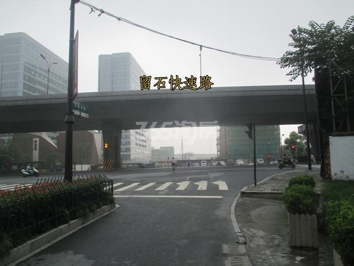 2015年7月杭州新天地项目周边留石快速路