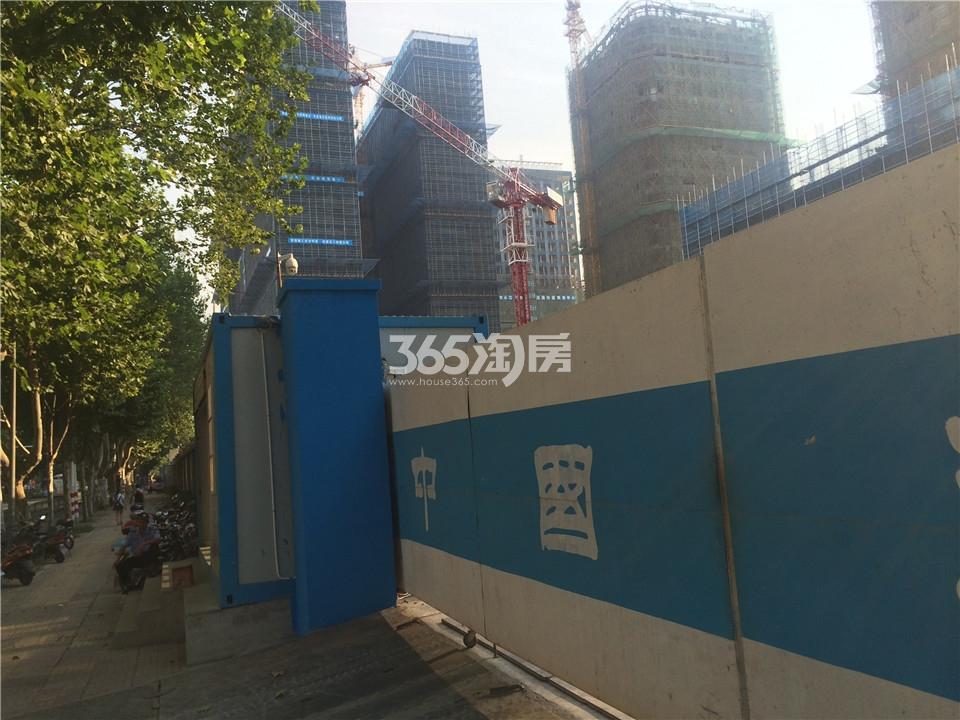南京证大大拇指广场项目实景图（08.25）